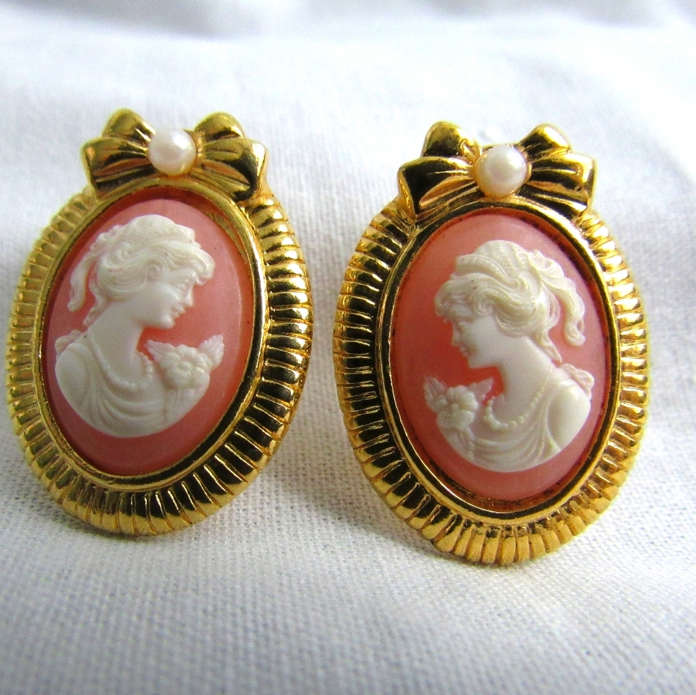 Vintage Cameo Earrings